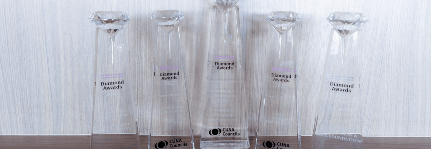 Cinco trofeos del premio CUNA Diamond