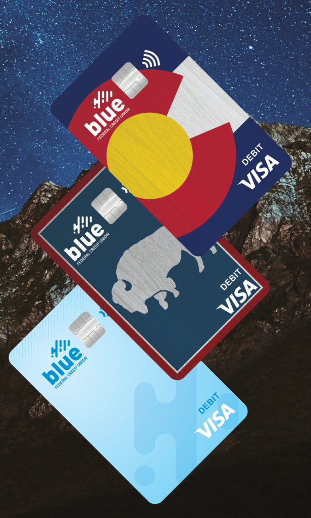 Tarjetas de débito azules con fondo de montaña